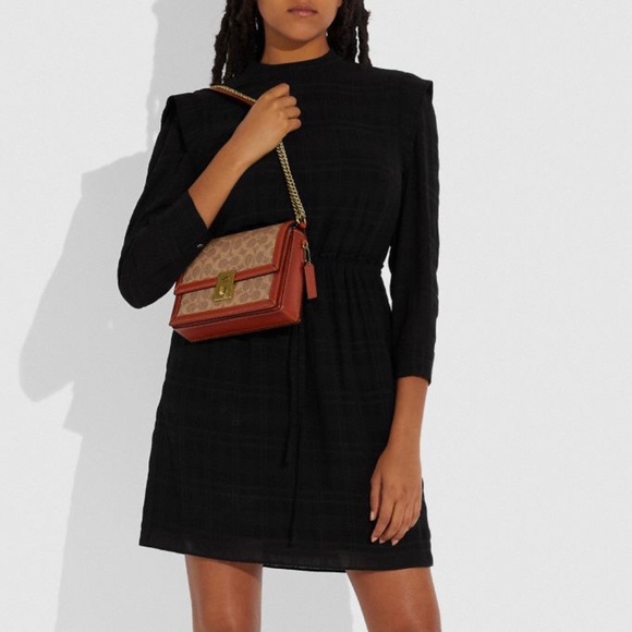 Coach Hutton Shoulder bag in Signature Canvas - Picture 6 of 6